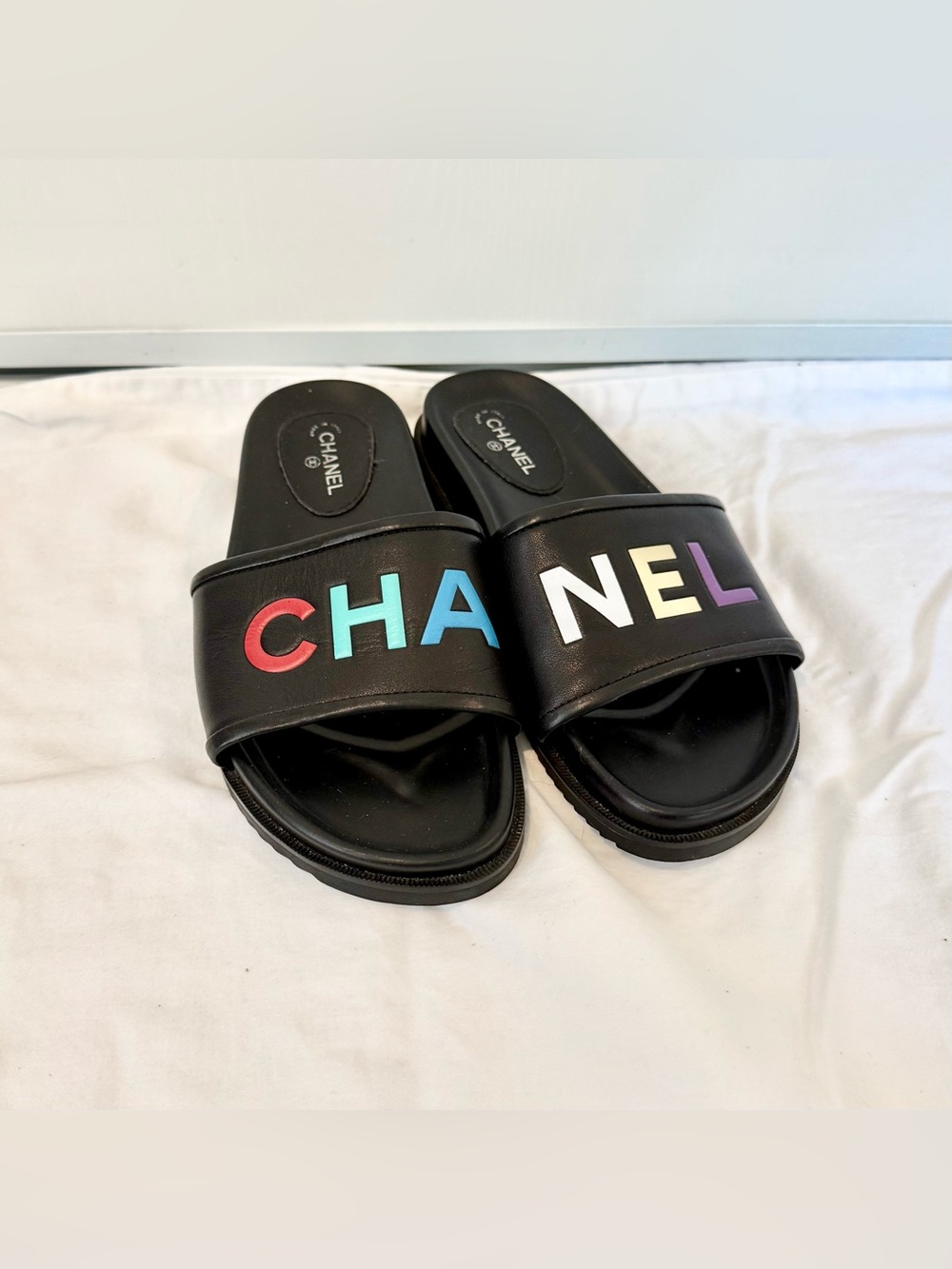 Chanel Slides - Picture 3 of 7